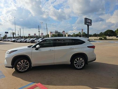 2023 Toyota Highlander Platinum