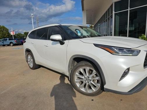 2023 Toyota Highlander Platinum