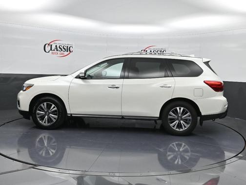 2020 Nissan Pathfinder SV