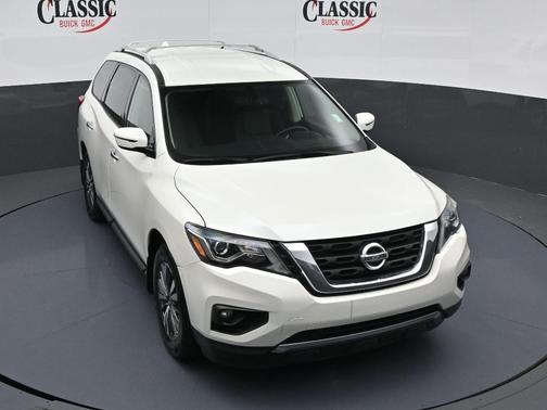 2020 Nissan Pathfinder SV