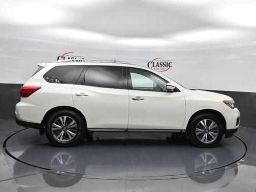 2020 Nissan Pathfinder SV