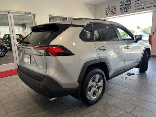 2025 Toyota RAV4 Hybrid LE