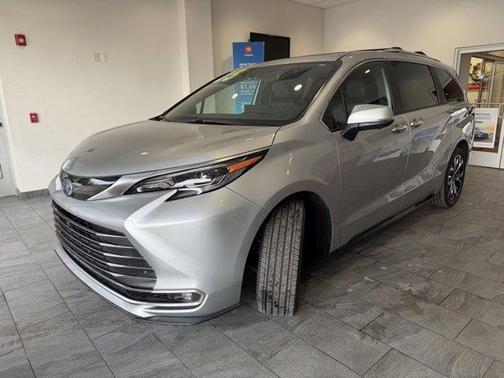 2025 Toyota Sienna Platinum 7 Passenger
