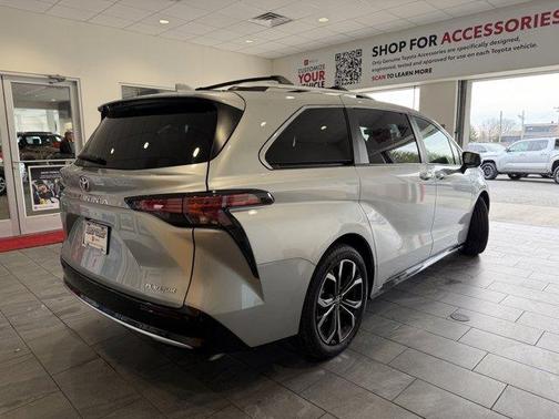 2025 Toyota Sienna Platinum 7 Passenger