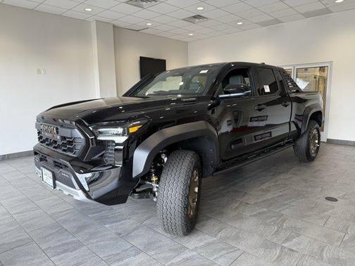 2025 Toyota Tacoma Hybrid Trailhunter