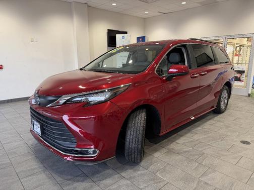 2022 Toyota Sienna XLE