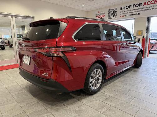 2022 Toyota Sienna XLE