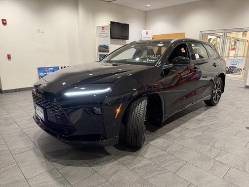 2025 Toyota Crown Signia XLE