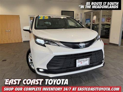 2025 Toyota Sienna XLE