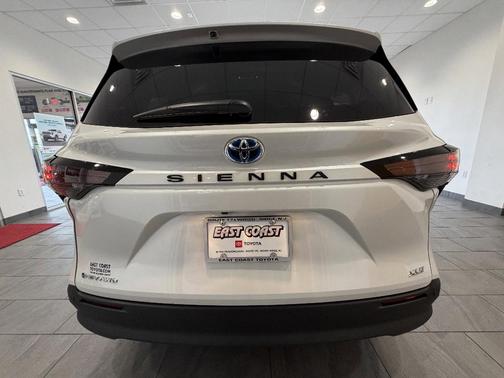 2025 Toyota Sienna XLE