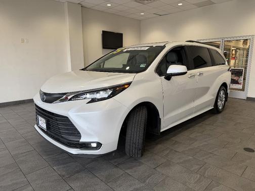 2025 Toyota Sienna XLE