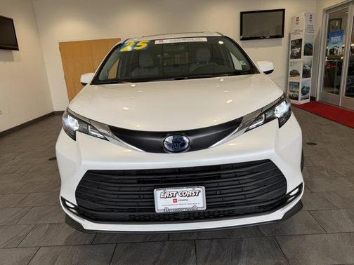 2025 Toyota Sienna XLE