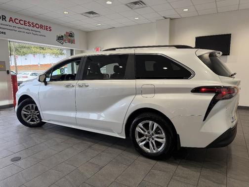 2025 Toyota Sienna XLE