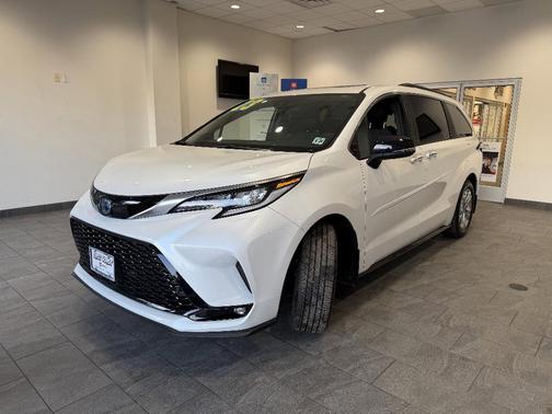 2023 Toyota Sienna XSE 25th Anniversary