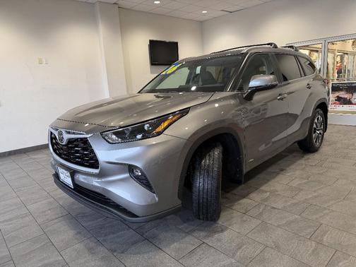 2026 Toyota Highlander Hybrid XLE