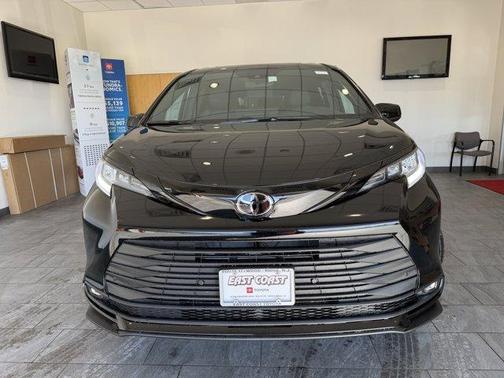 2026 Toyota Sienna Woodland Edition