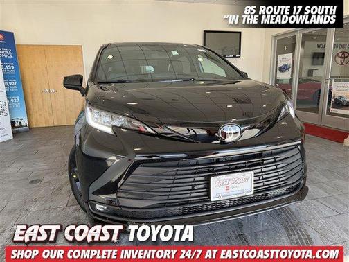 2026 Toyota Sienna Woodland Edition