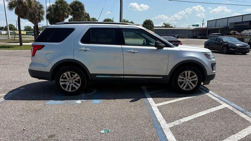 Ingot Silver 2018 Ford Explorer XLT