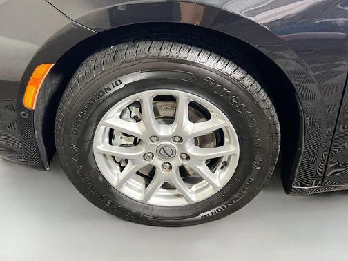Brilliant Black Crystal Pearlcoat 2023 Chrysler Pacifica Touring L