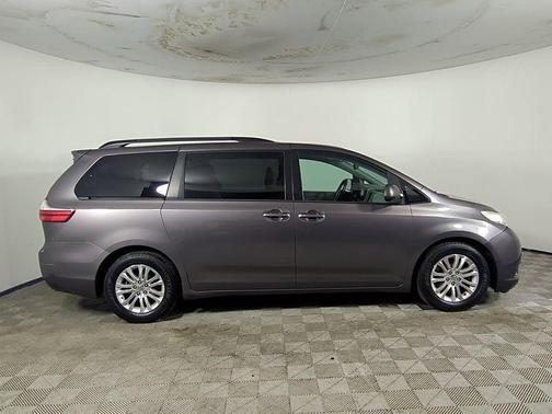 Predawn Gray Mica 2016 Toyota Sienna XLE