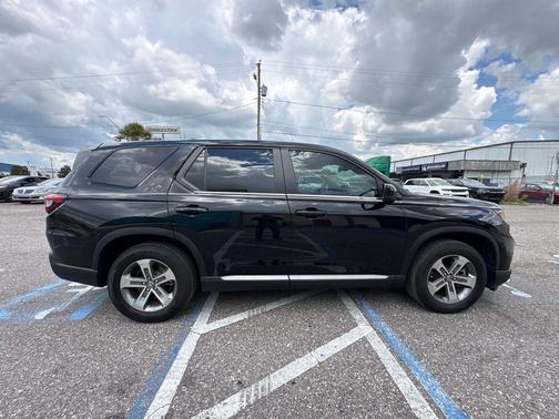 Crystal Black Pearl 2023 Honda Pilot 2WD EX-L 8 Passenger
