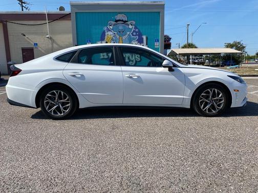 2022 Hyundai SONATA SEL