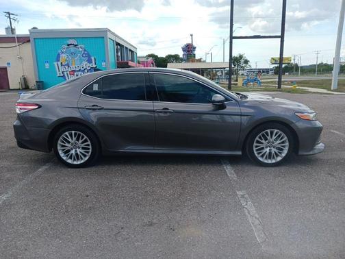 Predawn Gray Mica 2018 Toyota Camry XLE