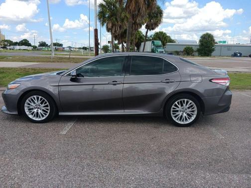 Predawn Gray Mica 2018 Toyota Camry XLE