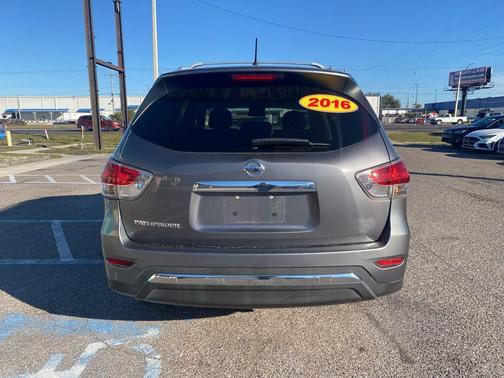 2016 Nissan Pathfinder S