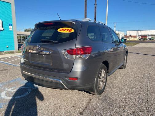 2016 Nissan Pathfinder S