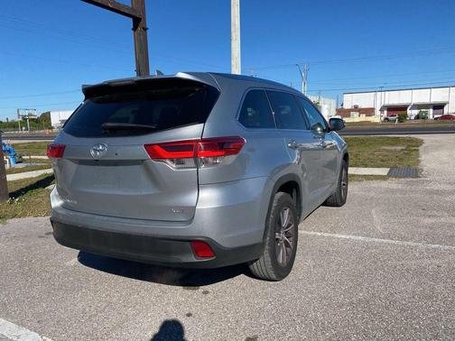 2017 Toyota Highlander SE