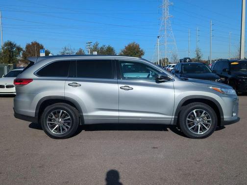 2017 Toyota Highlander SE