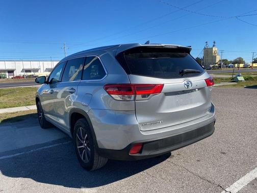 2017 Toyota Highlander SE