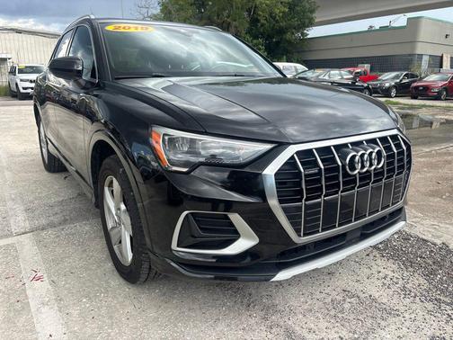 Mythos Black Metallic 2019 Audi Q3 2.0T Premium