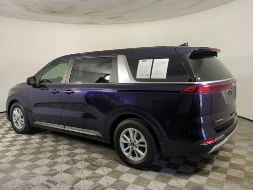 2024 Kia Carnival LX