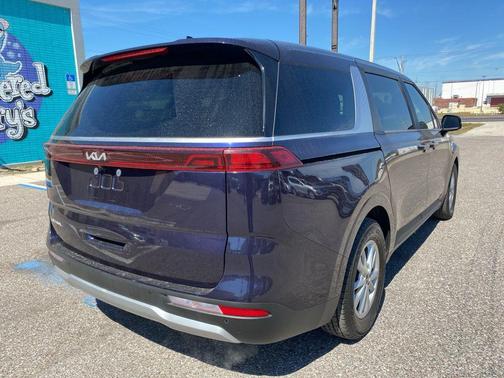2024 Kia Carnival LX