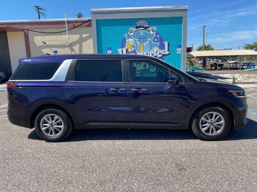 2024 Kia Carnival LX