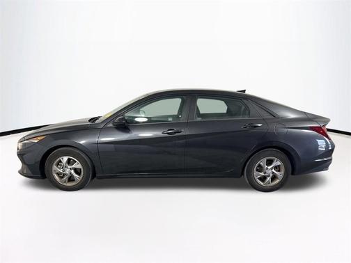2022 Hyundai ELANTRA SE