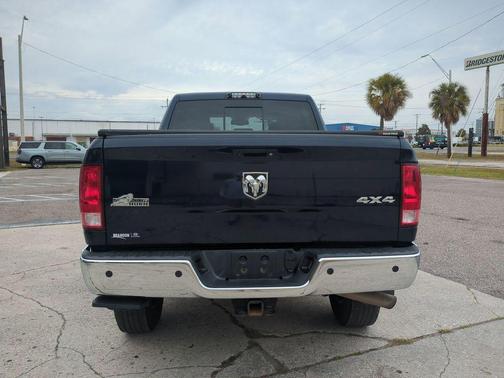 2017 RAM 2500 Big Horn Crew Cab 4x4 6'4' Box