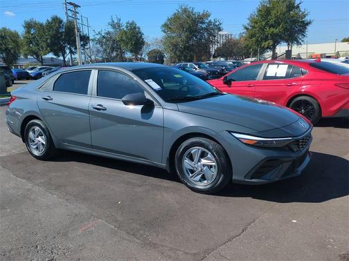 2026 Hyundai ELANTRA SE