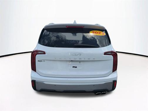 Glacial White Pearl 2023 Kia Telluride S