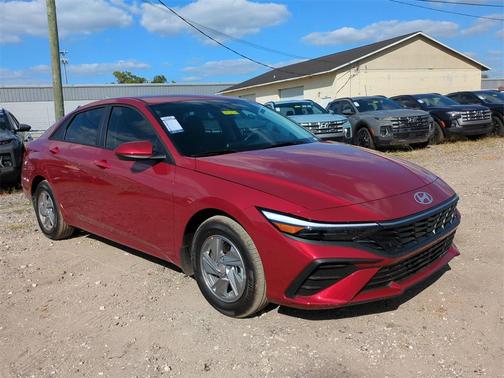 2026 Hyundai ELANTRA SE