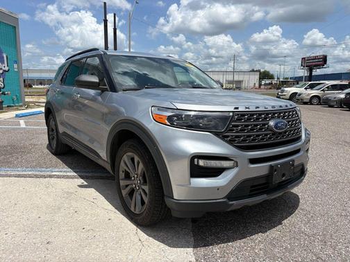 Iconic Silver Metallic 2021 Ford Explorer XLT