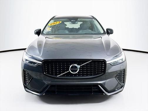 2023 Volvo XC60 B5 Ultimate Dark Theme