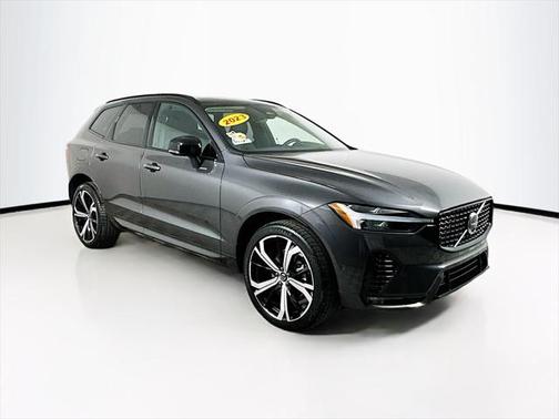 2023 Volvo XC60 B5 Ultimate Dark Theme