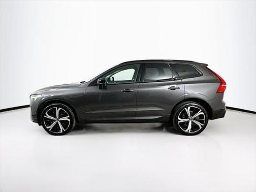 2023 Volvo XC60 B5 Ultimate Dark Theme
