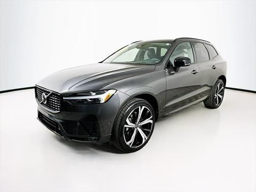 2023 Volvo XC60 B5 Ultimate Dark Theme