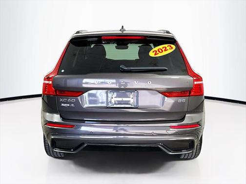 2023 Volvo XC60 B5 Ultimate Dark Theme