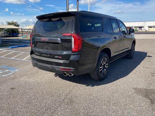 2024 GMC Yukon XL 4WD AT4