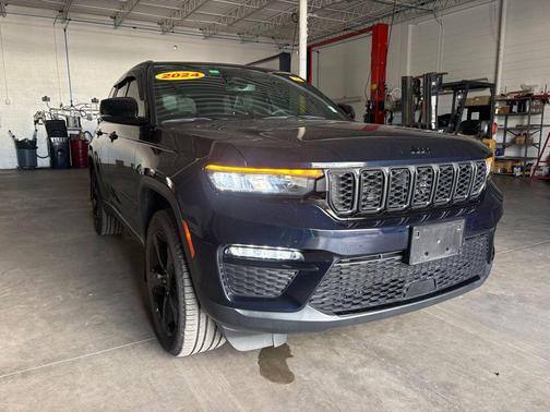 Midnight Sky 2024 Jeep Grand Cherokee Limited